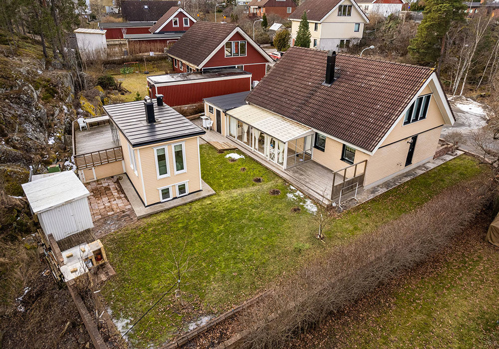 14. Tillbyggnad takaltan till villa